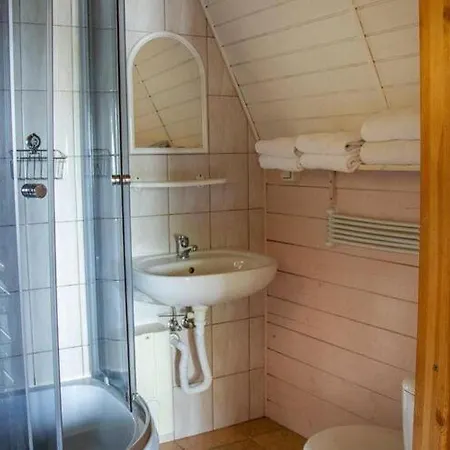 Storey Holiday House, Ξενοδοχείο 3*